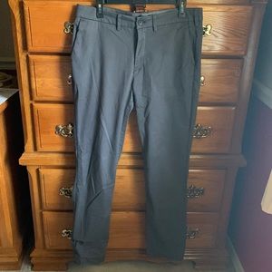 Men’s Express 32 x 34 Slim Chino.